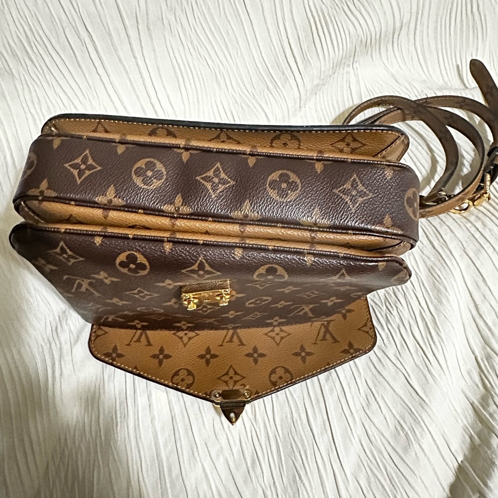 Pochette Métis Reverse Monogram Microchip - Picture 6 of 6